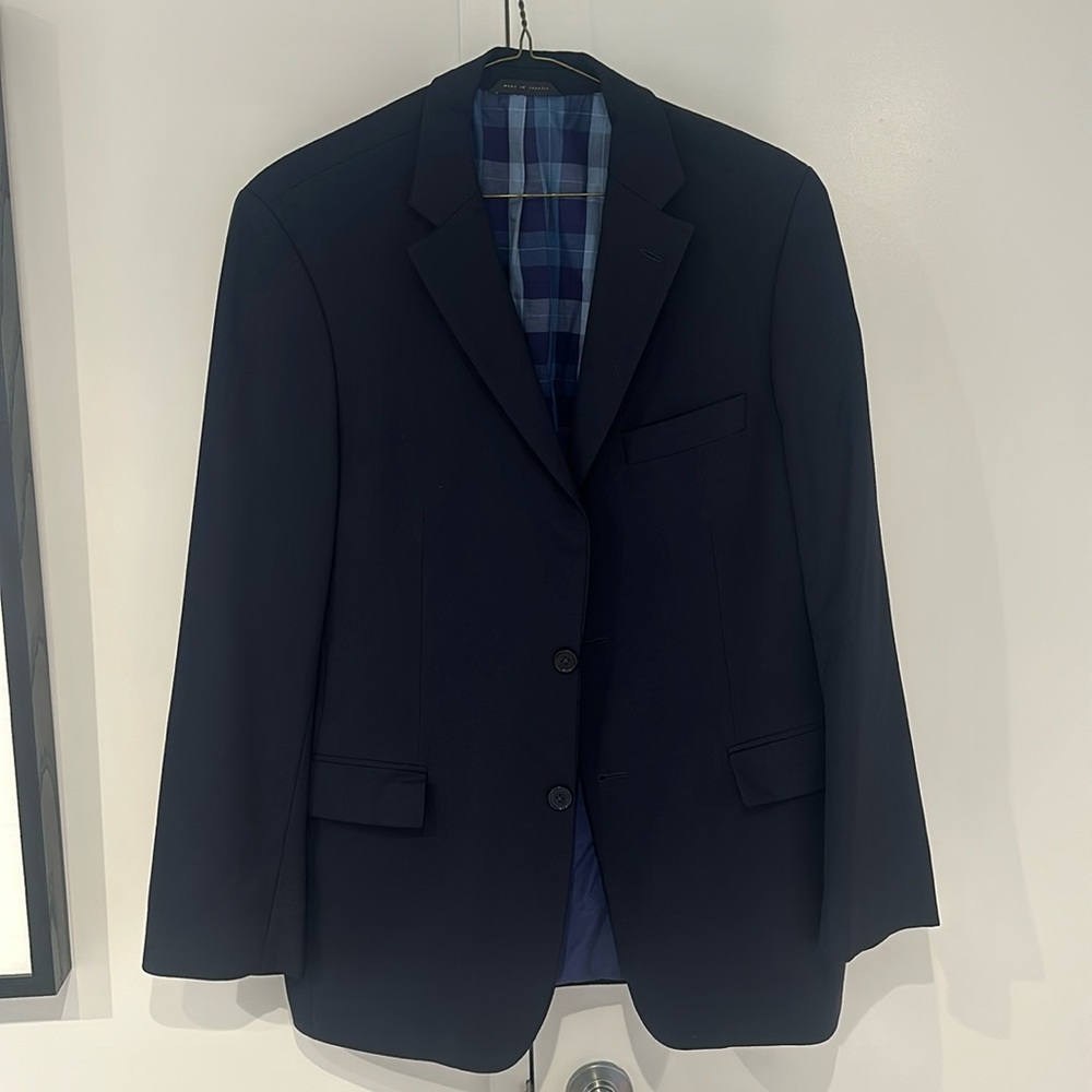 Ready to wear Navy Blue Hugo Boss Sportcoat. Great condition!